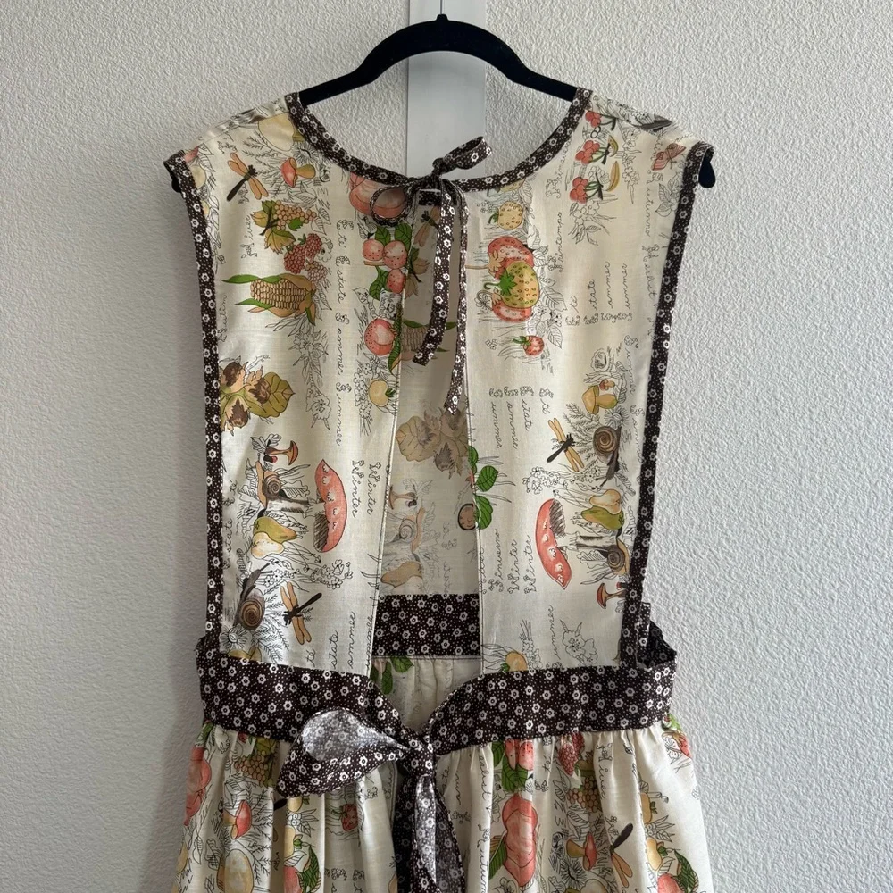 Vintage Floral Fruit Mushroom Print Apron Dress Tie Back Trad Cooking Cottage - Picture 10 of 13